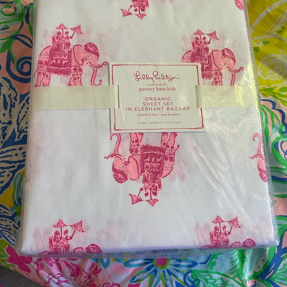 Pottery Barn X Lilly Pulitzer Queen Elephant Bazaar sheet set Sold out!!